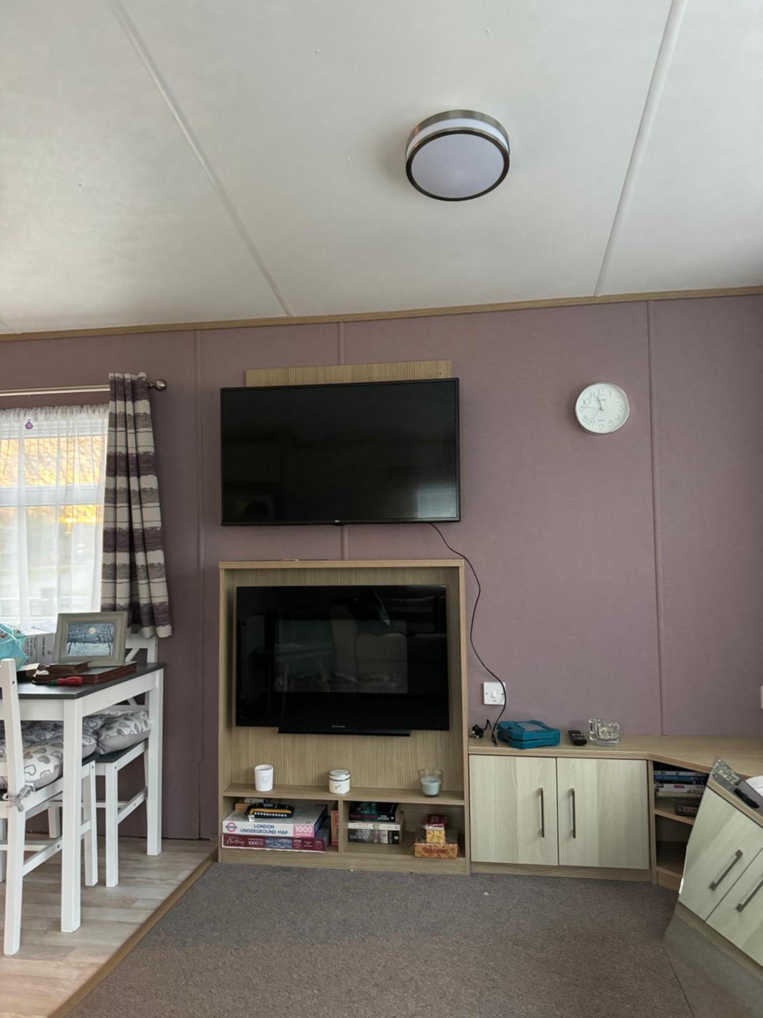 2 Bedroom Lakeview Lodge - Ensuite & Balcony Deck كارنفورث المظهر الخارجي الصورة